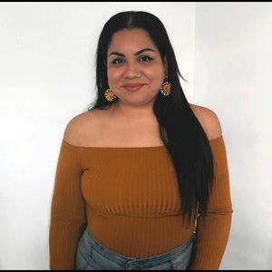 mustard Off the shoulder too